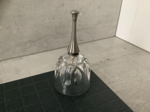 Prachtige Kristallen Tafelbel met Tinnen Handvat
