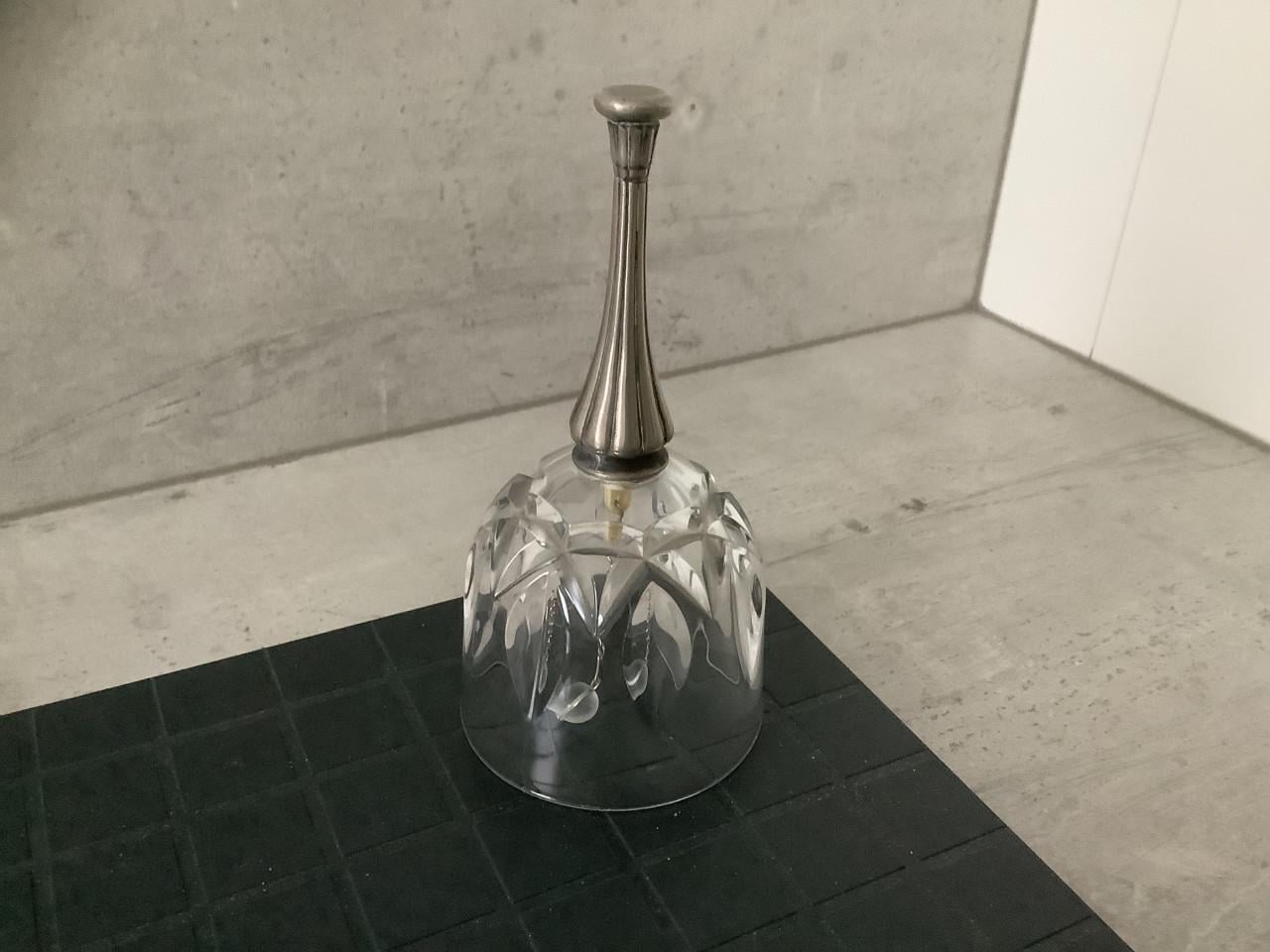 Prachtige Kristallen Tafelbel met Tinnen Handvat