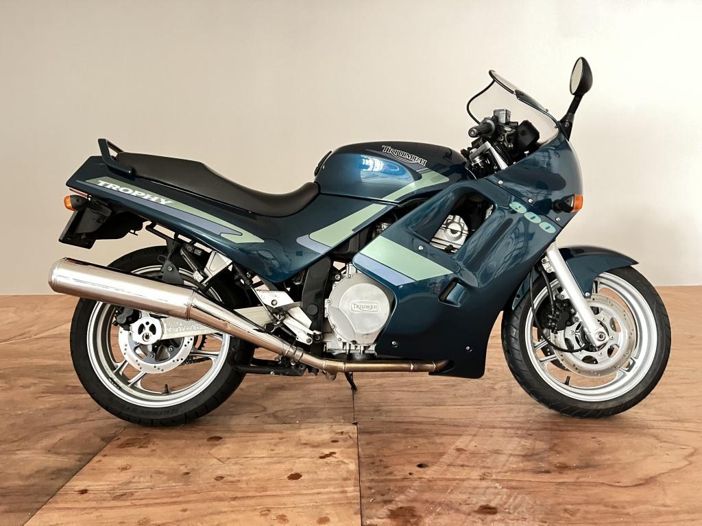 Triumph Trophy tour 900