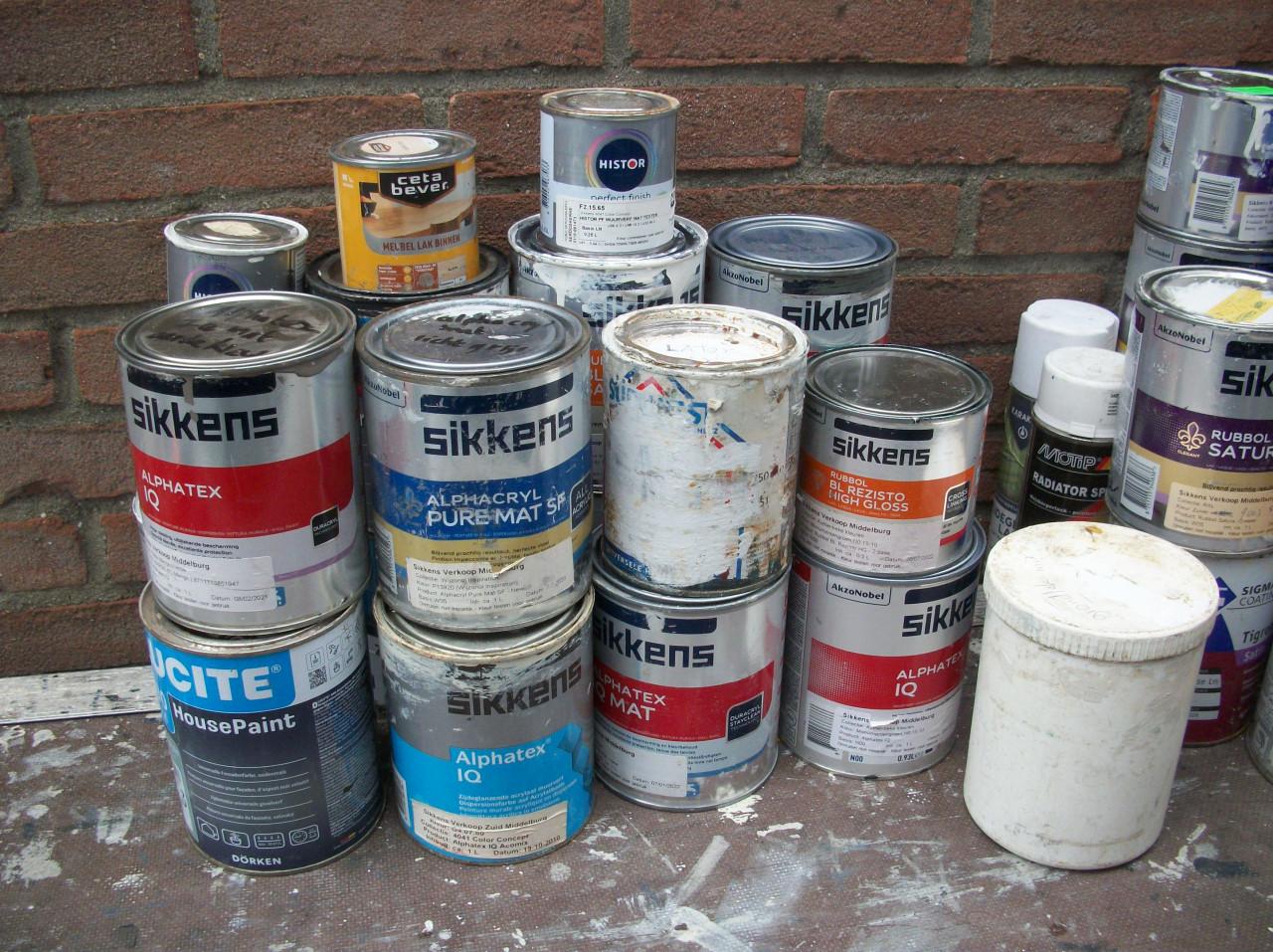 Professionele verf-restanten lakken, Sikkens, Sigma en div.  GRATIS !!