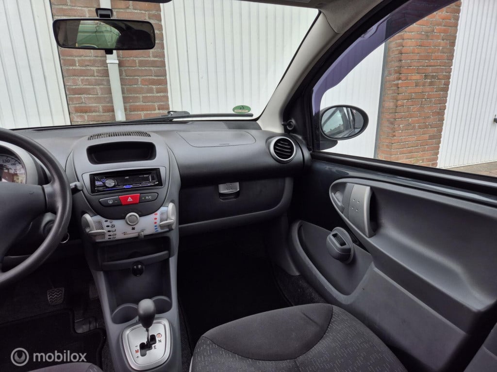 Peugeot 107 1.0 xs automaat / 5- deurs / airco / bluetooth