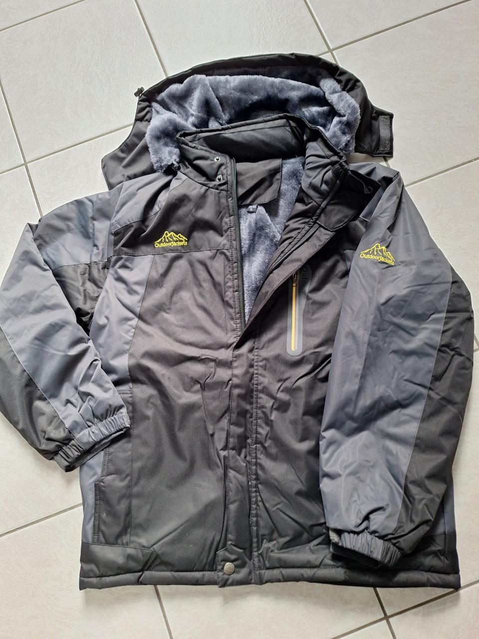 Te Koop  Mooie Nieuwe Winterjas