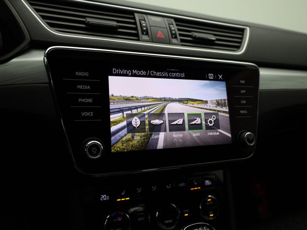 Skoda Superb combi 1.4 tsi iv business edition | automaat | navigatie | cam
