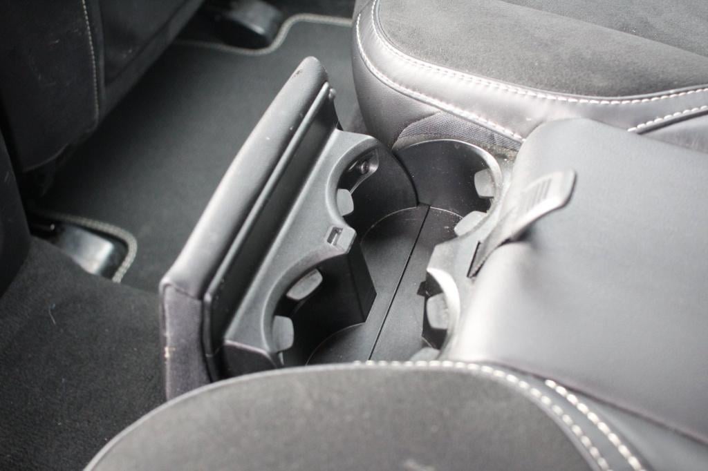 Volvo V40 1.5 t2 r-design automaat - leder/alcantara - led - navi - pdc + c