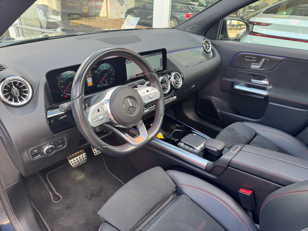 Mercedes-Benz Gla-klasse 180 business solution amg