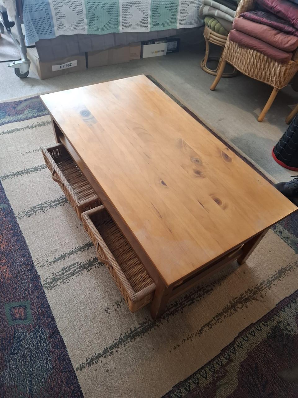 GRATIS SALONTAFEL + BIJZETTAFELTJES