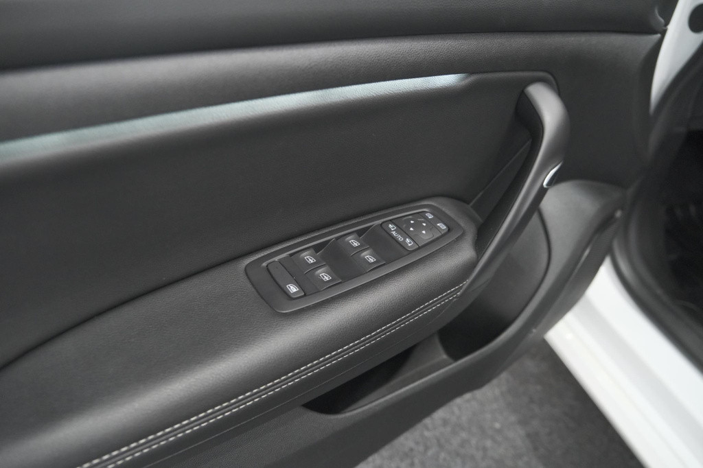 Renault Megane tce 140 edc techno | trekhaak | camera | navigatie | 9.3 inc