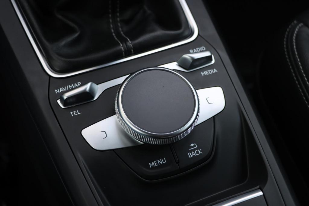 Audi Q2 30 tfsi s-line edition 110pk