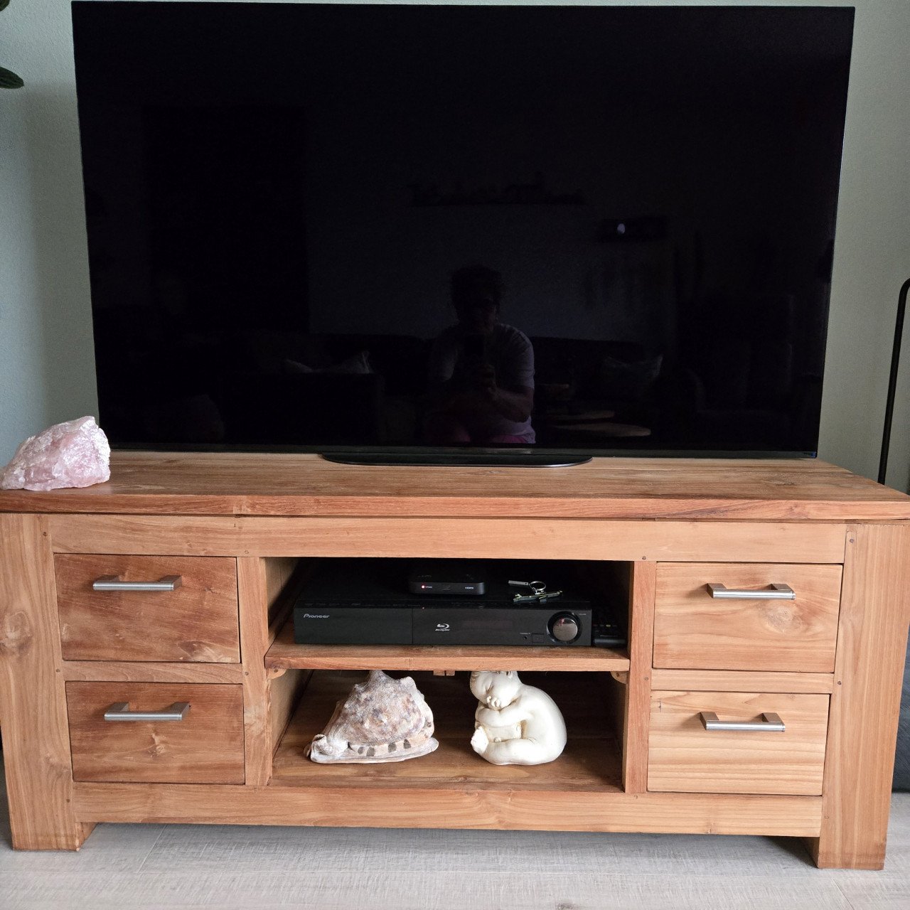 Mooie teakhouten tv meubel met vier lades