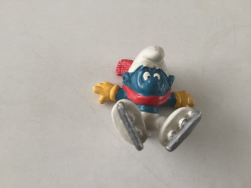 Schaatssmurf    Nr. 2.0121.   Made in Hong Kong.     W. Berrie.   Schleich.