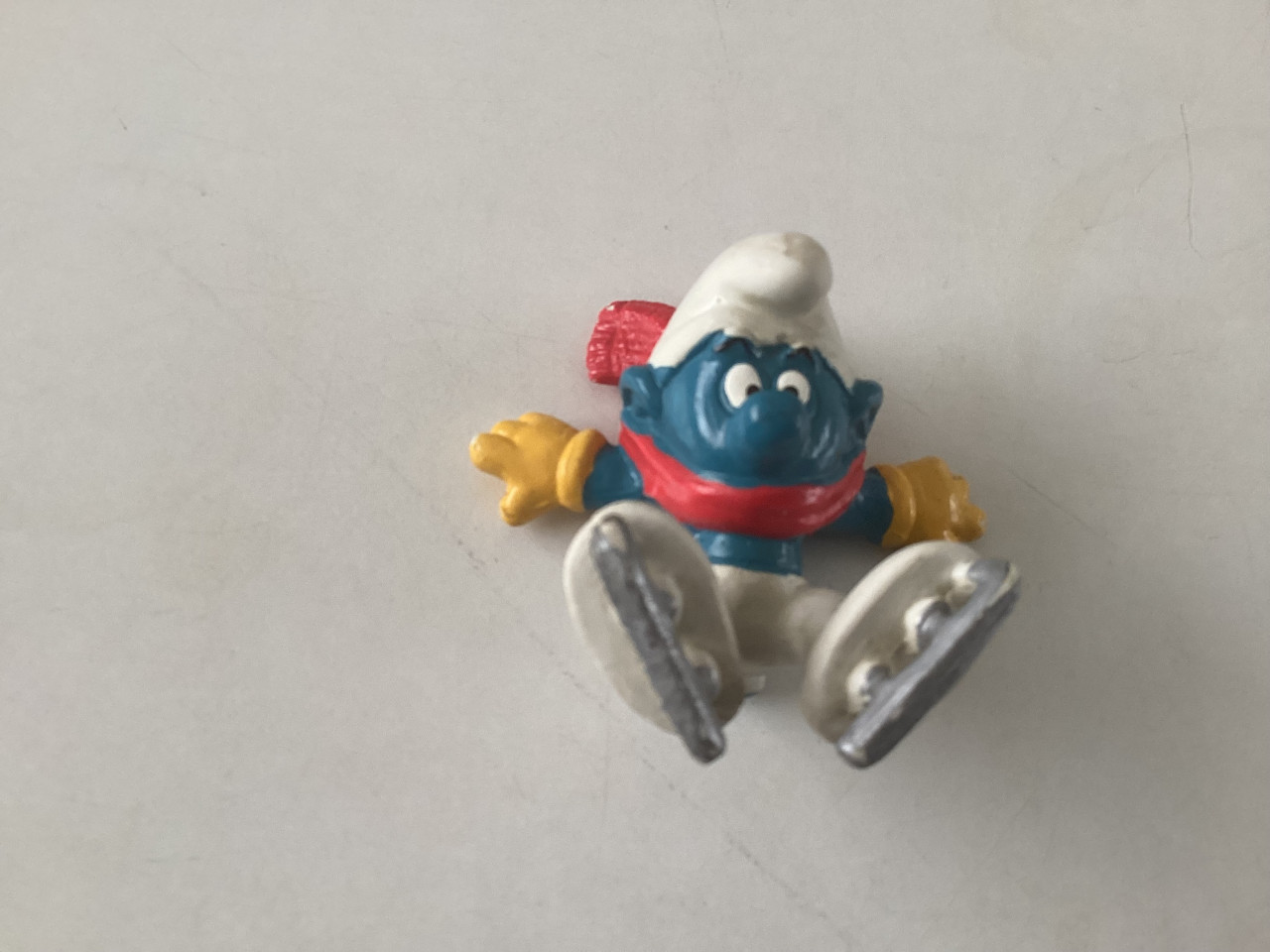 Schaatssmurf    Nr. 2.0121.   Made in Hong Kong.     W. Berrie.   Schleich.