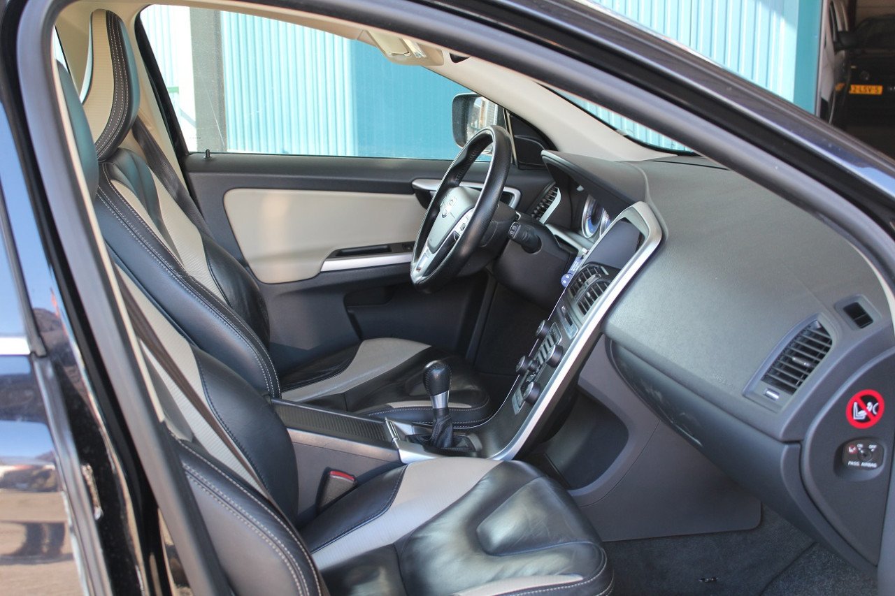 Volvo XC60 2.0 *D3 *2012 *R-design*Leder*Navi*