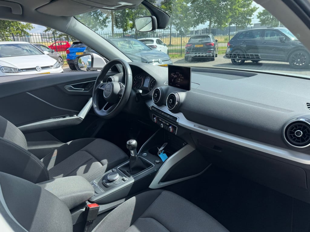 Audi Q2 30 tfsi sport * keyless * stoelverwarming * pdc 2x