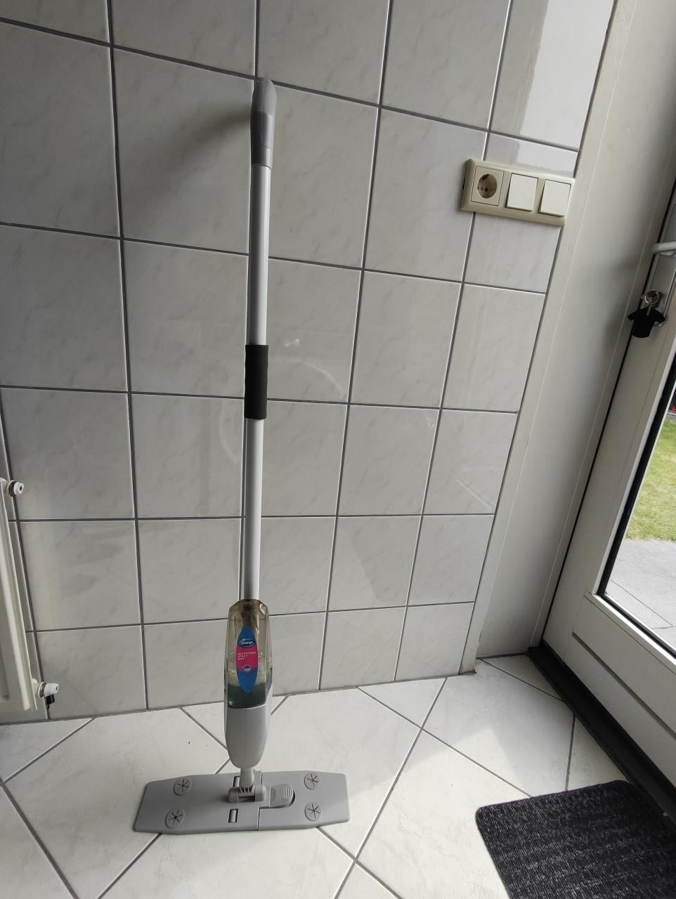 Dweil met sprayfunctie