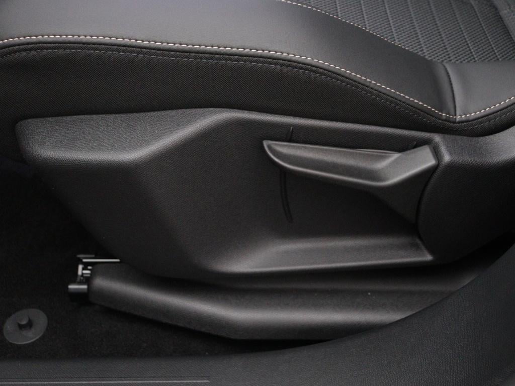 Peugeot 5008 hybrid 136pk automaat allure voorraad voordeel