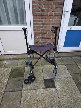 Rollator in goed staat met goed handrem-inklapbaar