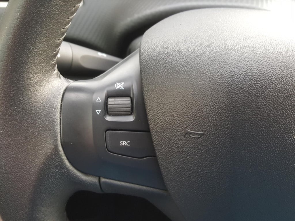 Peugeot 208 1.2 puretech 82pk signature navigatie | cruise control | airco 