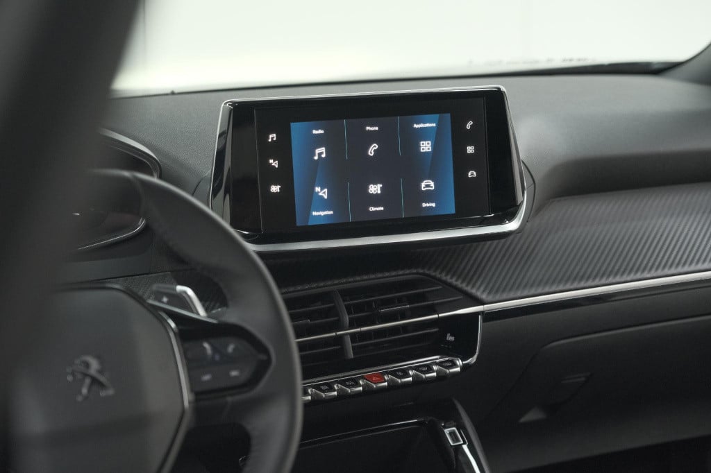 Peugeot 2008 puretech 130 eat8 active pack | parkeersensoren | apple carpla