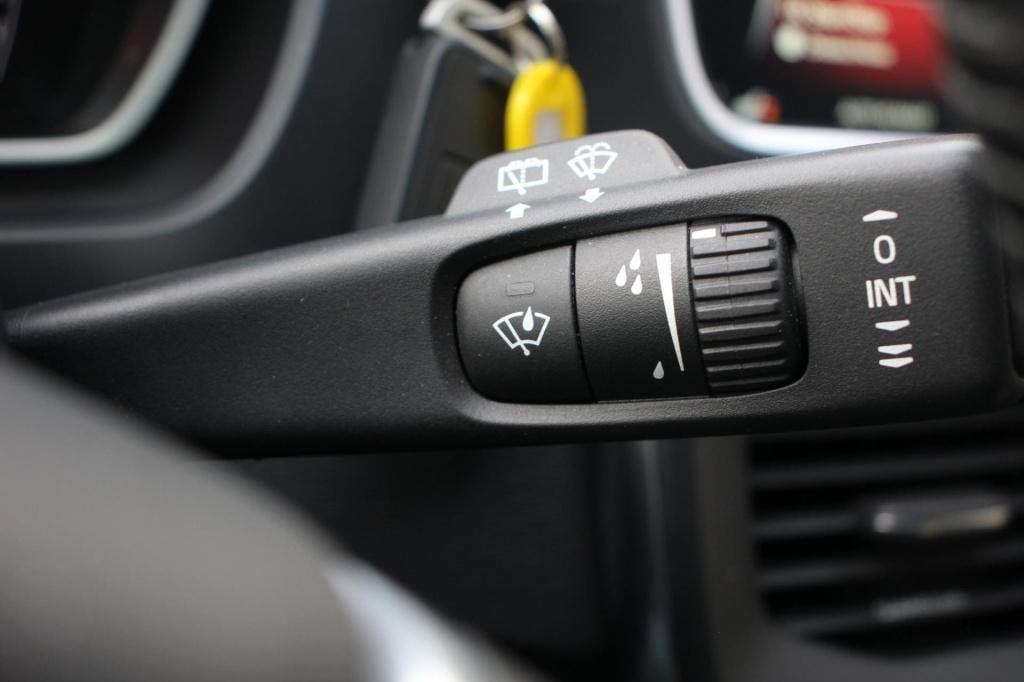 Volvo V40 cross country 2.0 t5 awd summum h&k - full options - panoramadak 