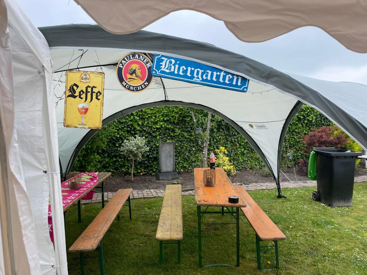 Te huur PVC partytent 5x12 incl 3 biertafelsets