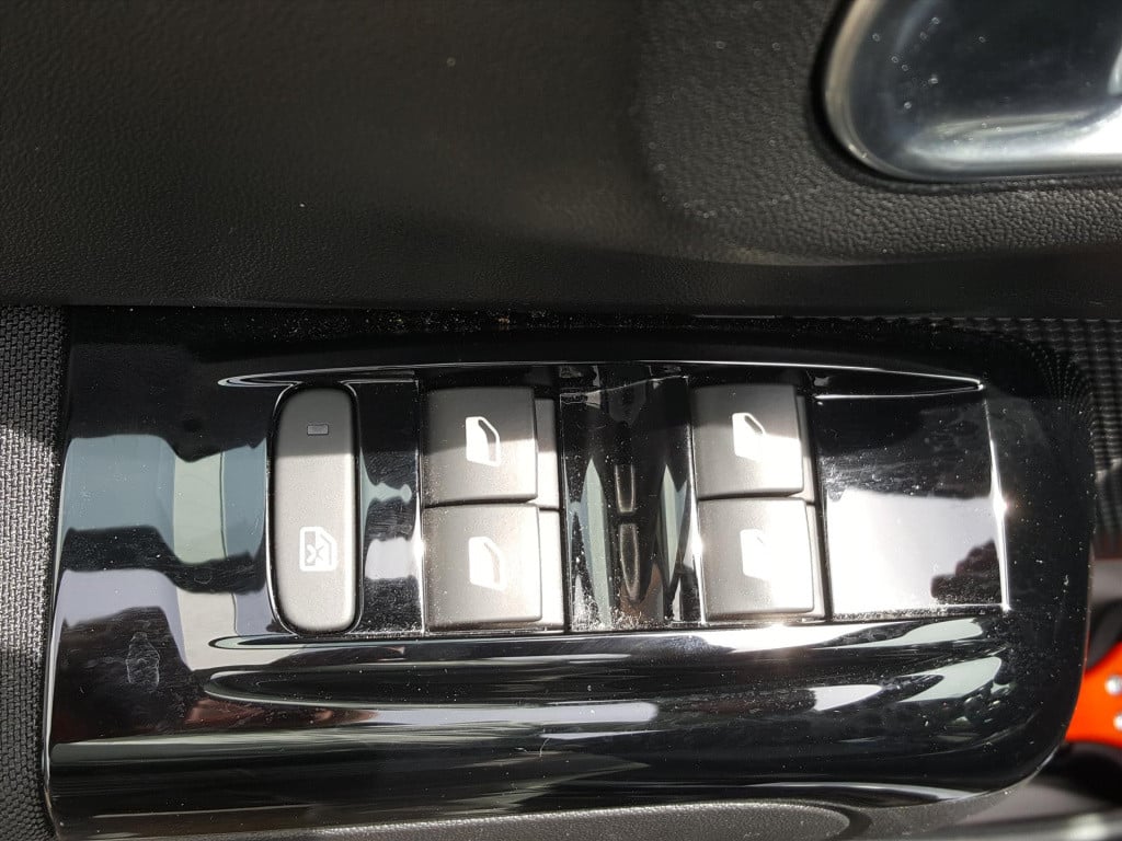 Citroen C3 1.2 puretech 83pk s&s c-series trekhaak | navigatie | cruise & c