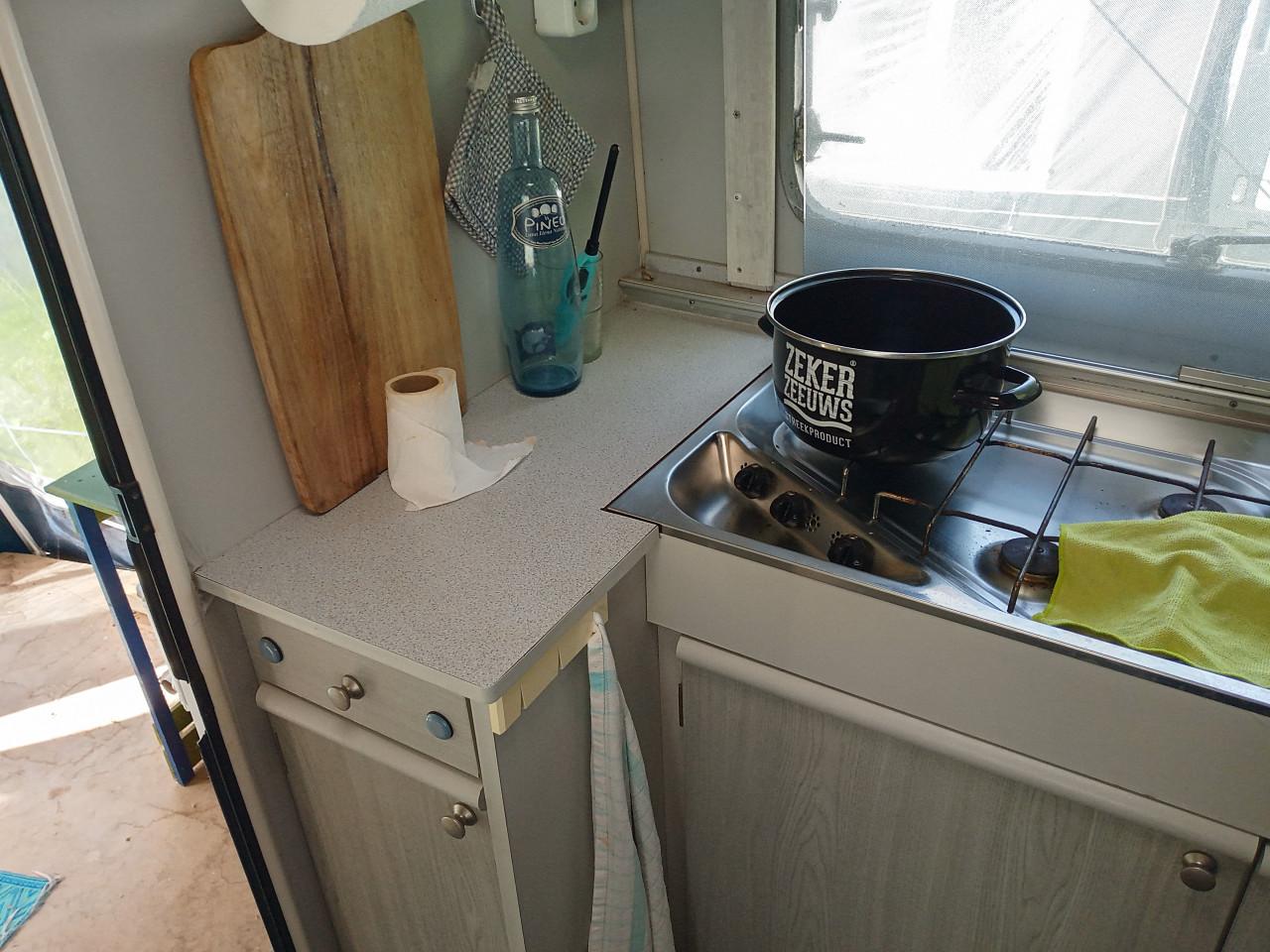 Caravan Delta 390 met voortent