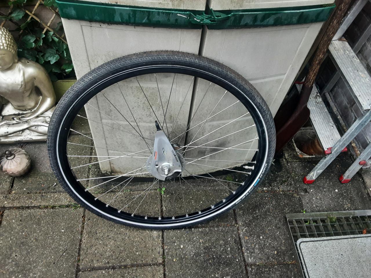 28 inch shimano voorwiel, naafdynamo, rollerbrake rem