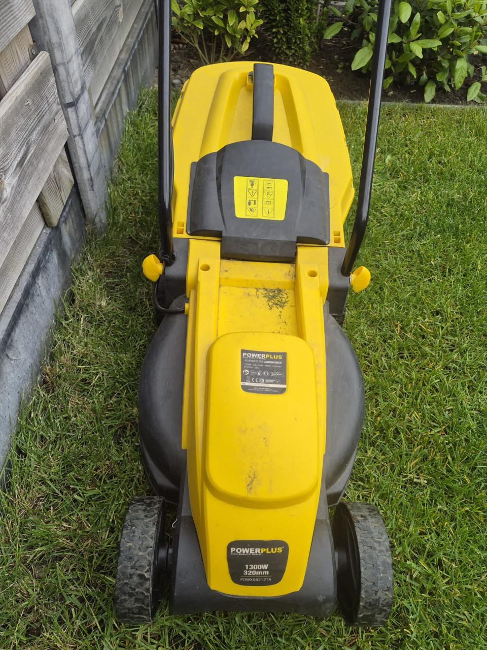 Powerplus Elektrische Grasmaaier en trimmer1300W 320mm