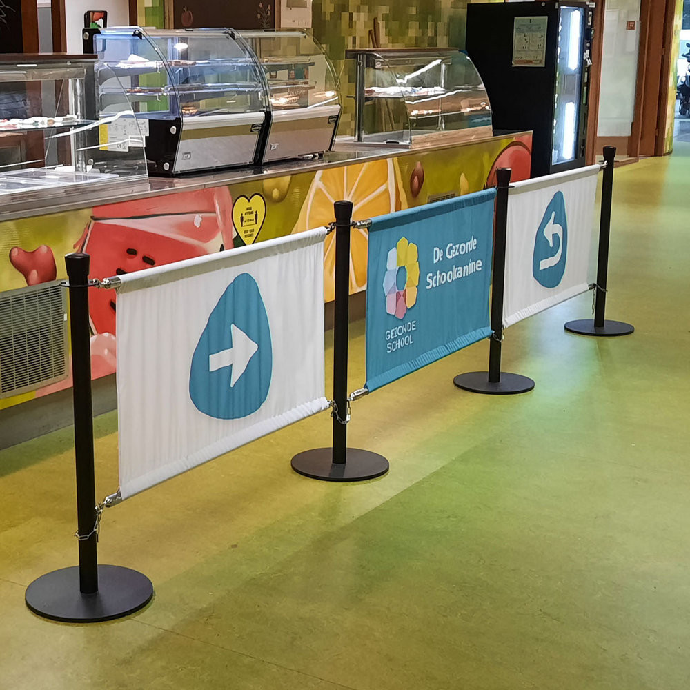 Terras afscheiding met banner