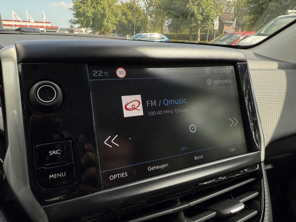 Peugeot 208 1.2 turbo, tech edition // 110pk // 4x nieuwe band, grote beurt
