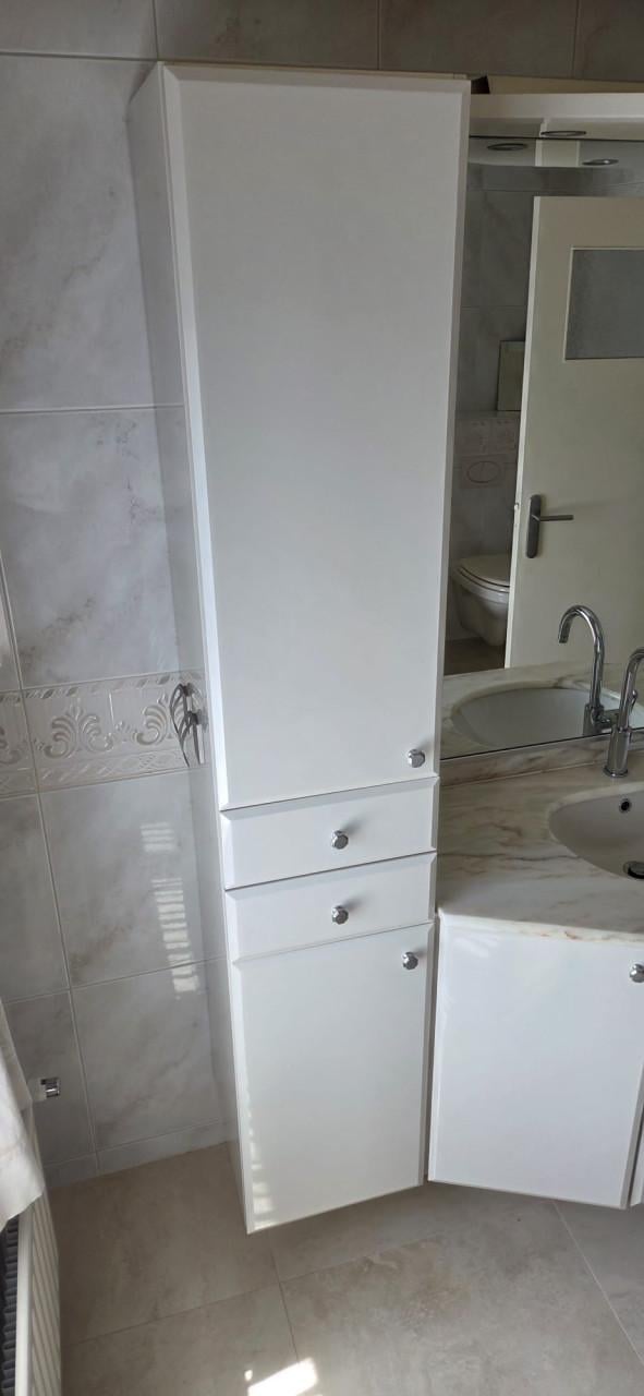 Perfect Badkamer meubel. 50 euro. Zelf demonteren.