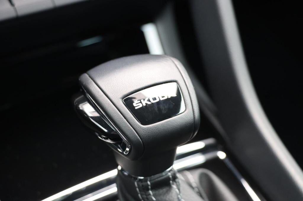 Skoda Karoq 1.5 tsi sportline 150pk dsg7 voor+achterbankverwarming | stuurv