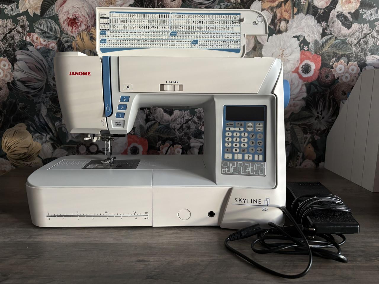 Janome Skyline S5 Naaimachine, complete set (quilten+trolley)