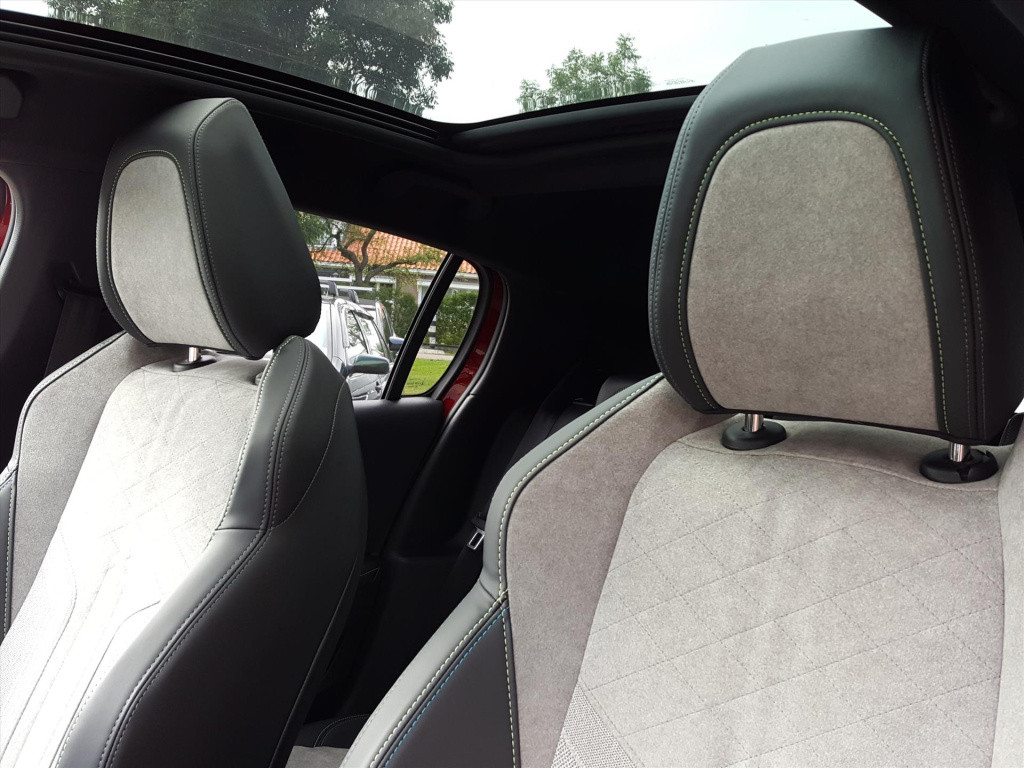 Peugeot 208 gt pack ev 50kwh 136pk/12%bytelling+btw | 3-fase navigatie | cr