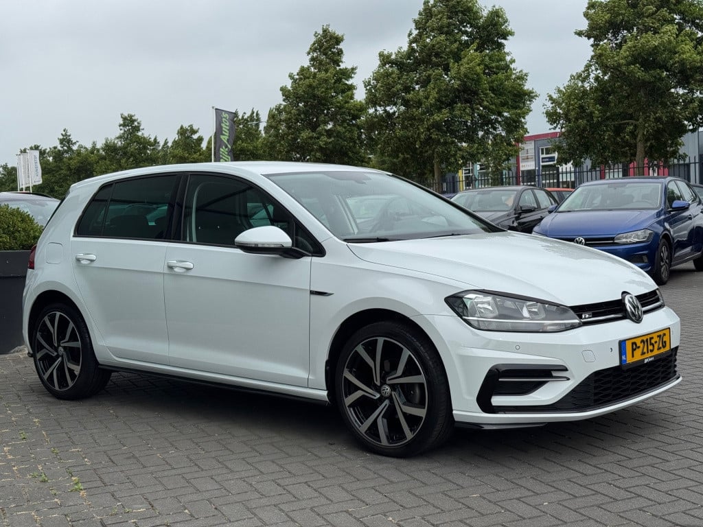 Volkswagen Golf 1.0 tsi r-line * navigatie * adaptieve cruise control * pdc