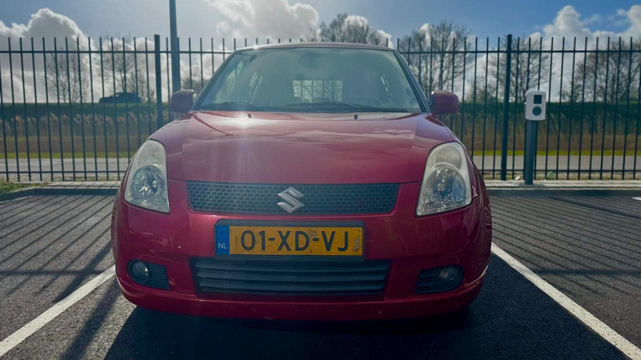 Suzuki Swift 1.3 | Rood