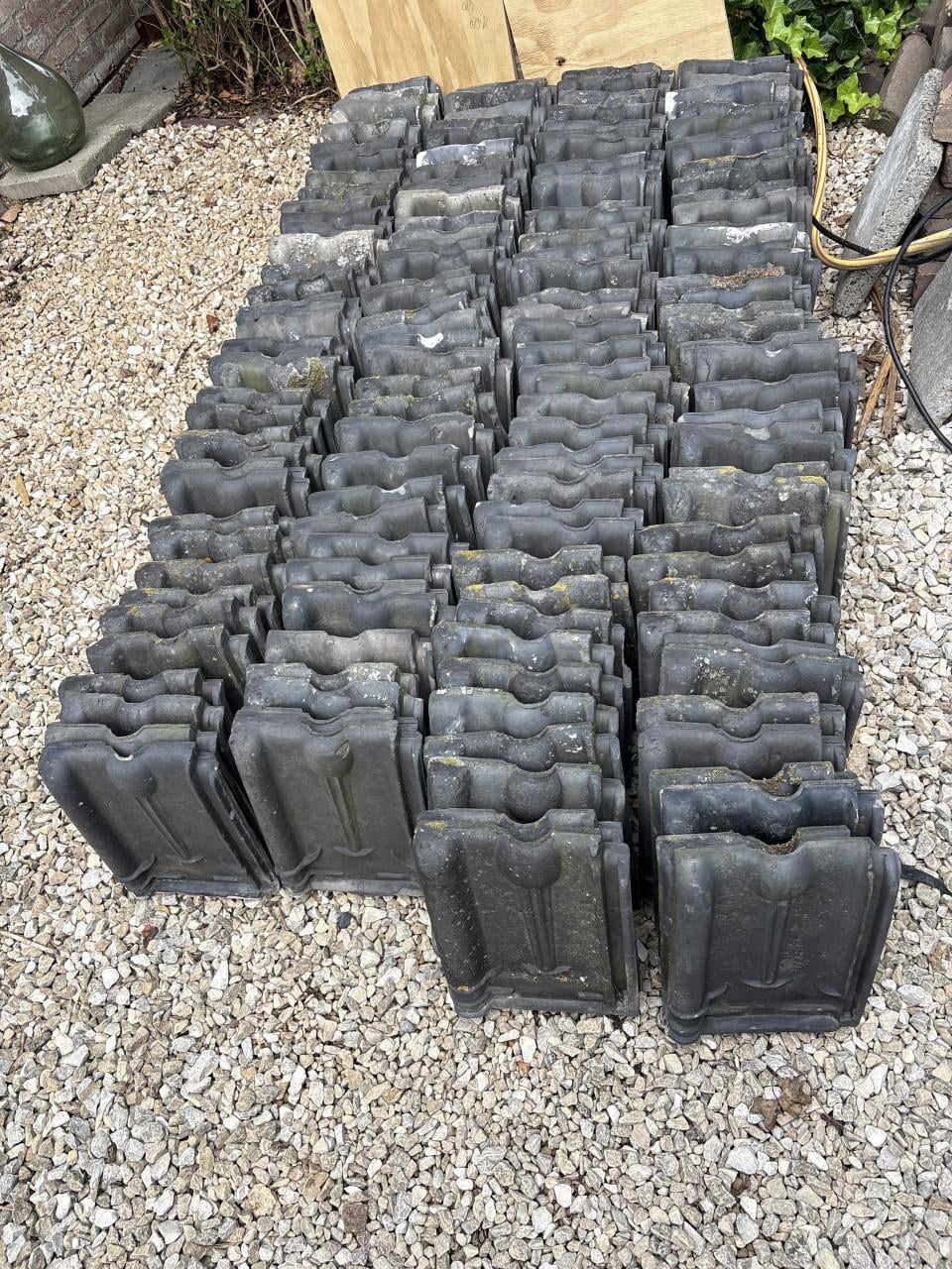 Oude blauwe kruispannen 550 stuks