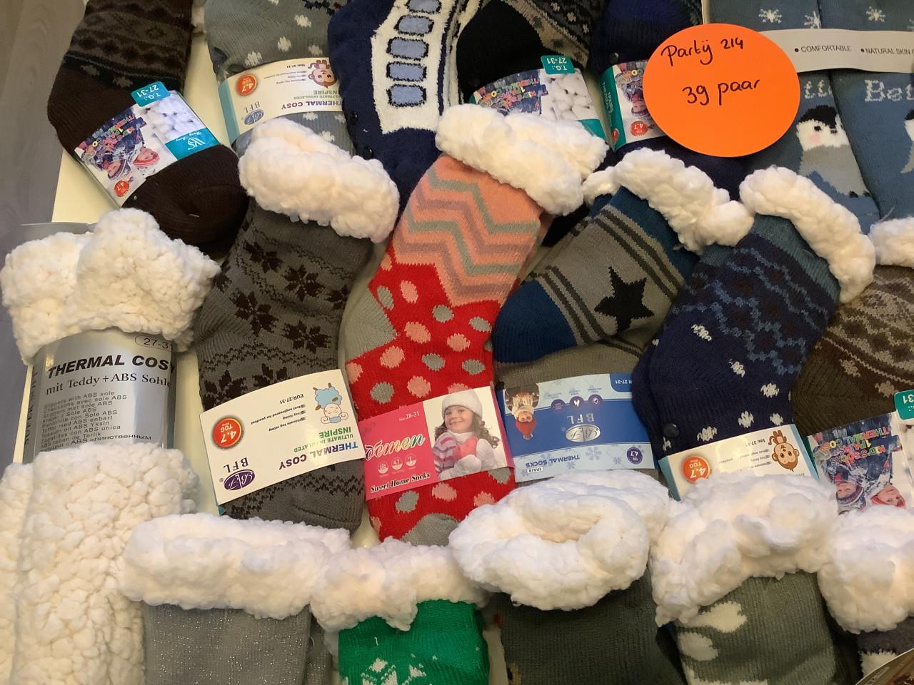 Partij leuke kinder fluffy huissokken. ( partij 214)