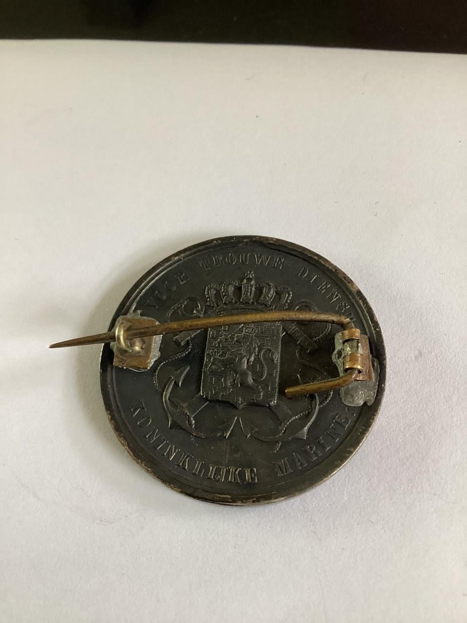 Marine medaille voor tien jaar trouwe dienst