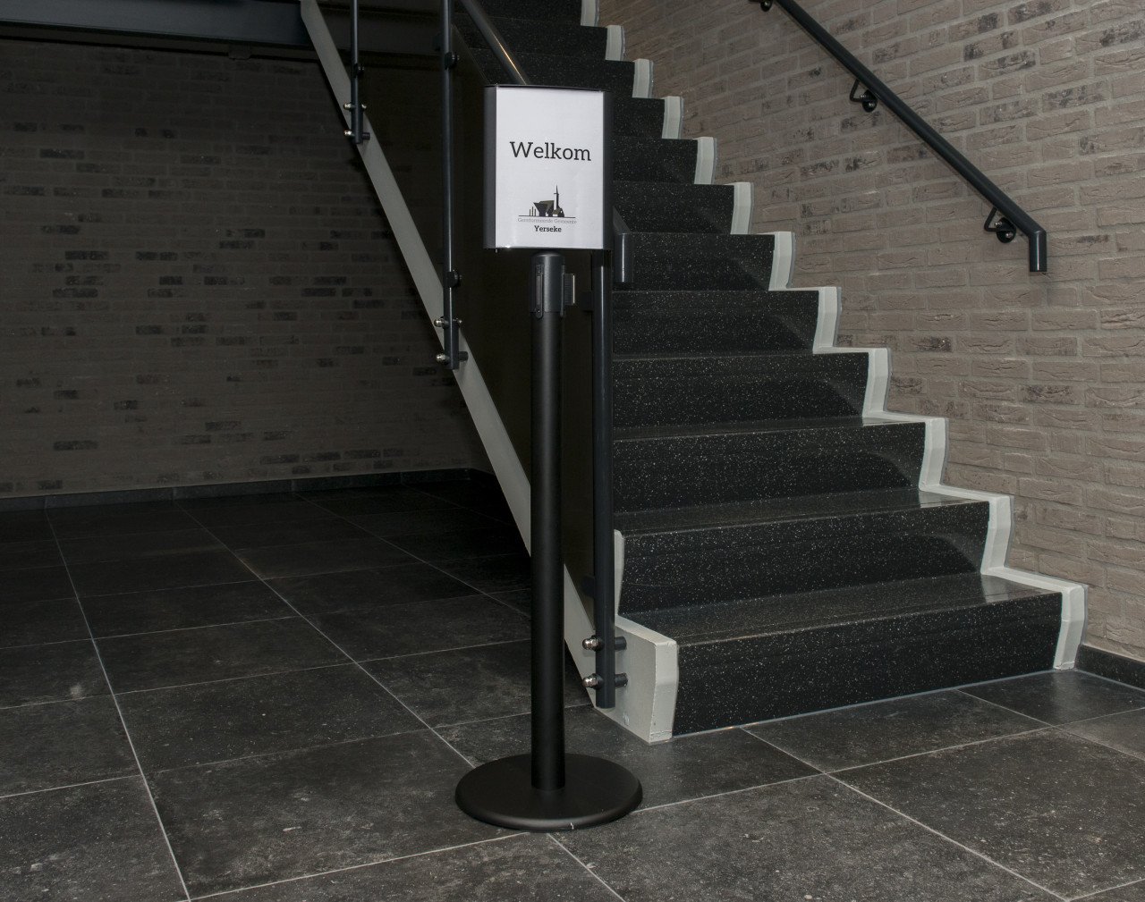 Terras afscheiding met banner