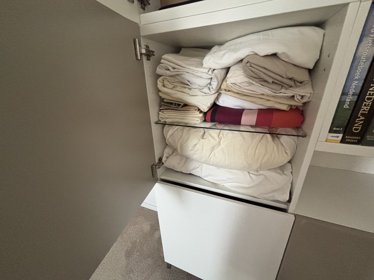 Te koop woonkamerkast in zeer goede staat