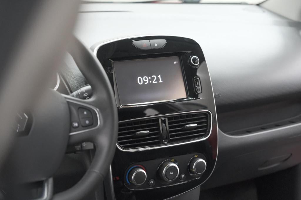 Renault Clio tce 90 limited | trekhaak | parkeersensoren | navigatie