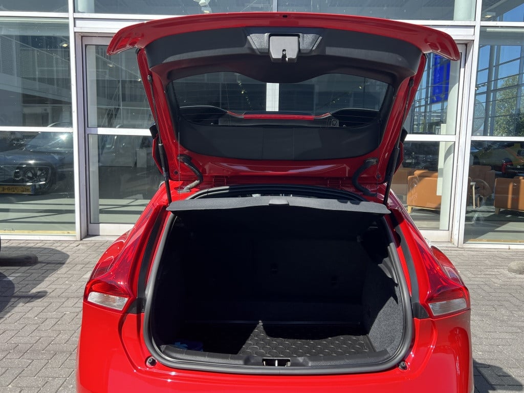 Volvo V40 t4 190pk r-design business| panodak| trekhaak| camera| leder