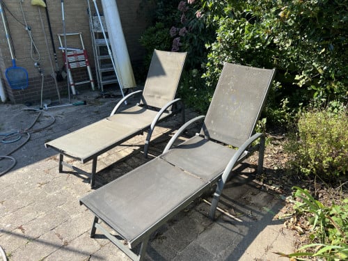 GERESERVEERD. Gratis tuin ligstoelen zonder kussens