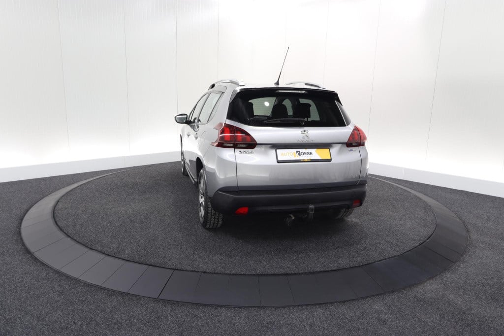 Peugeot 2008 puretech 82 blue lion | trekhaak | panoramadak | navigatie | p