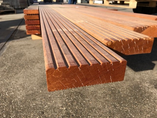 Bangkirai brugdekdelen 45 x 145mm