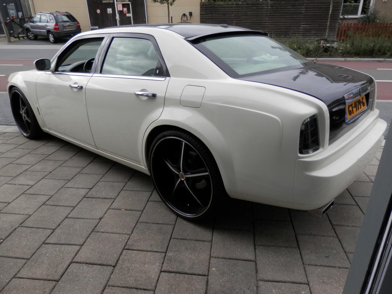 Auto Garant Biedt Aan: Chrysler 300c Special Edition