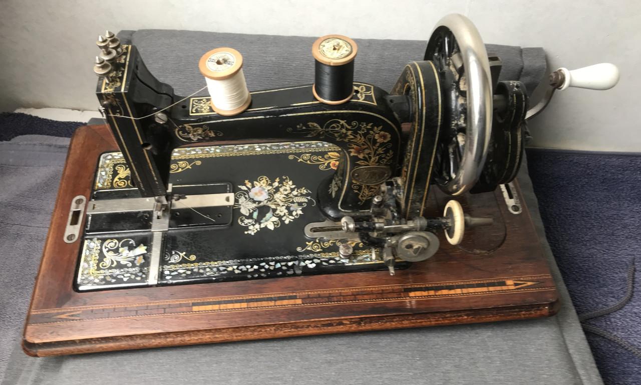 Te koop Succes hand naaimachine