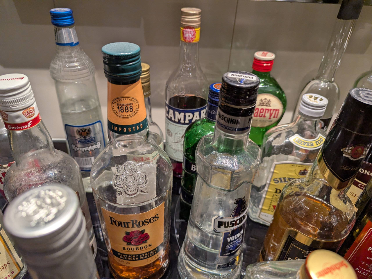 Drank, wodka, whisky, rum, pasosa, cognac etc. 30 flessen