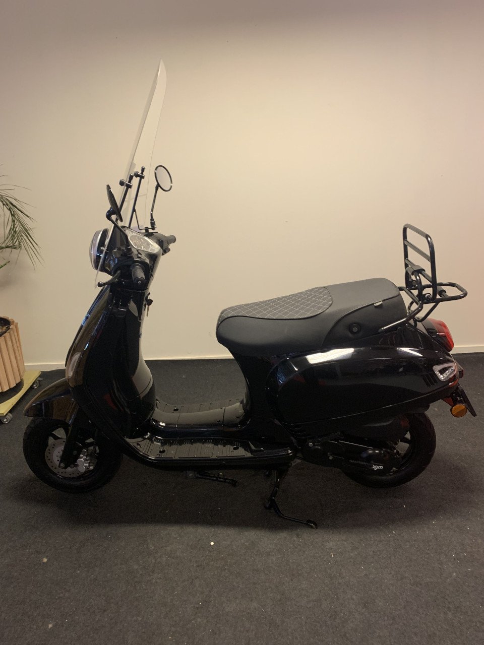 AGM VX 50 MET WINDSCHERM NU 950,= RIJKLAAR